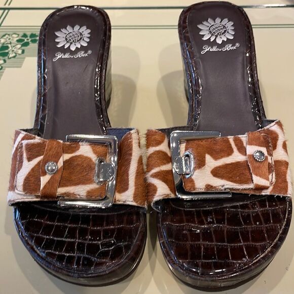 Yellow Box Cowhide Giraffe Wedge Sandals Size 6 - Picture 1 of 10